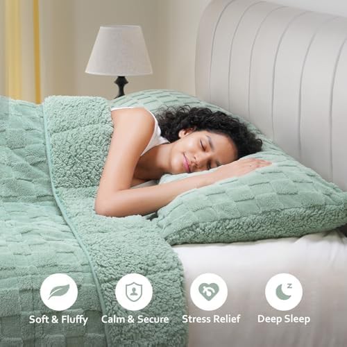 Sage green sherpa weighted blanket 15 lbs — photo 3